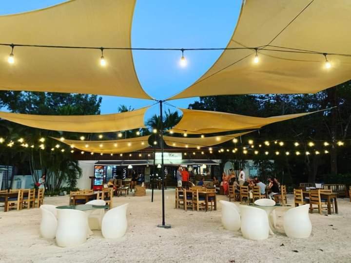 Cafe De Playa Beach Front Hotel Coco Bagian luar foto