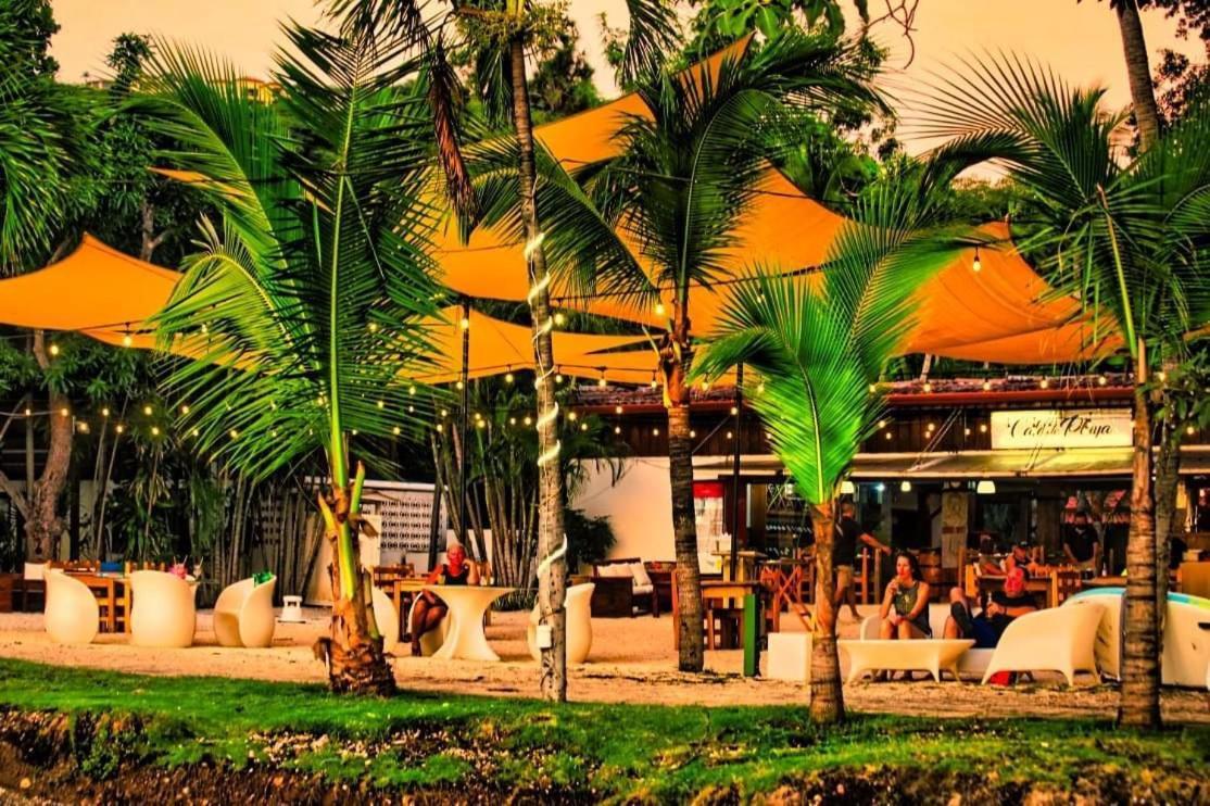 Cafe De Playa Beach Front Hotel Coco Bagian luar foto