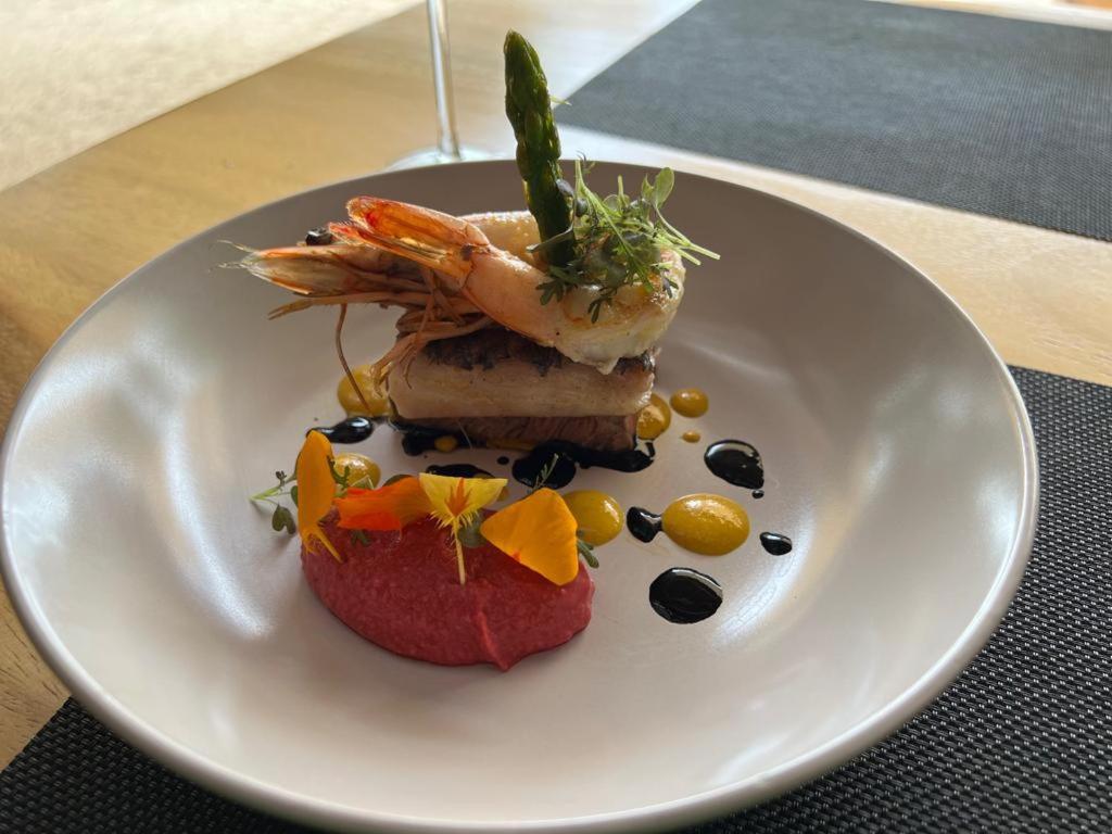 Cafe De Playa Beach Front Hotel Coco Bagian luar foto