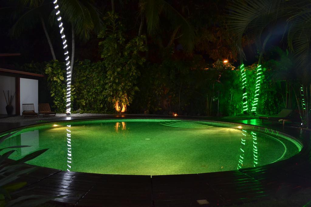 Cafe De Playa Beach Front Hotel Coco Bagian luar foto