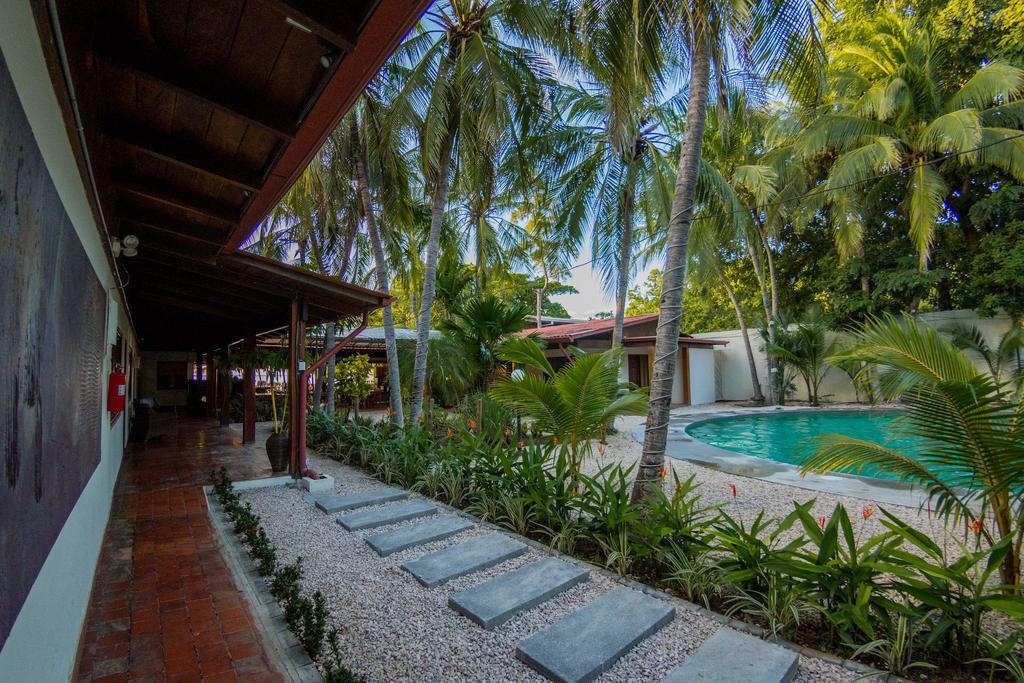Cafe De Playa Beach Front Hotel Coco Bagian luar foto