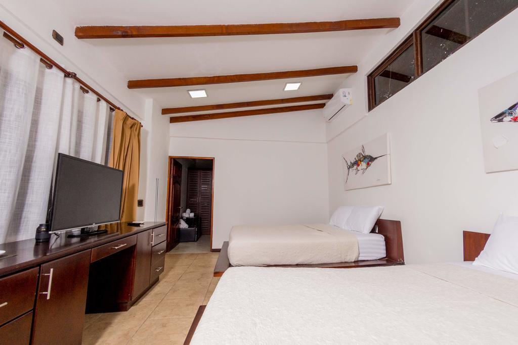 Cafe De Playa Beach Front Hotel Coco Bagian luar foto