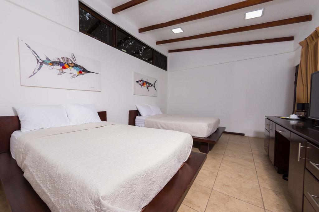 Cafe De Playa Beach Front Hotel Coco Bagian luar foto
