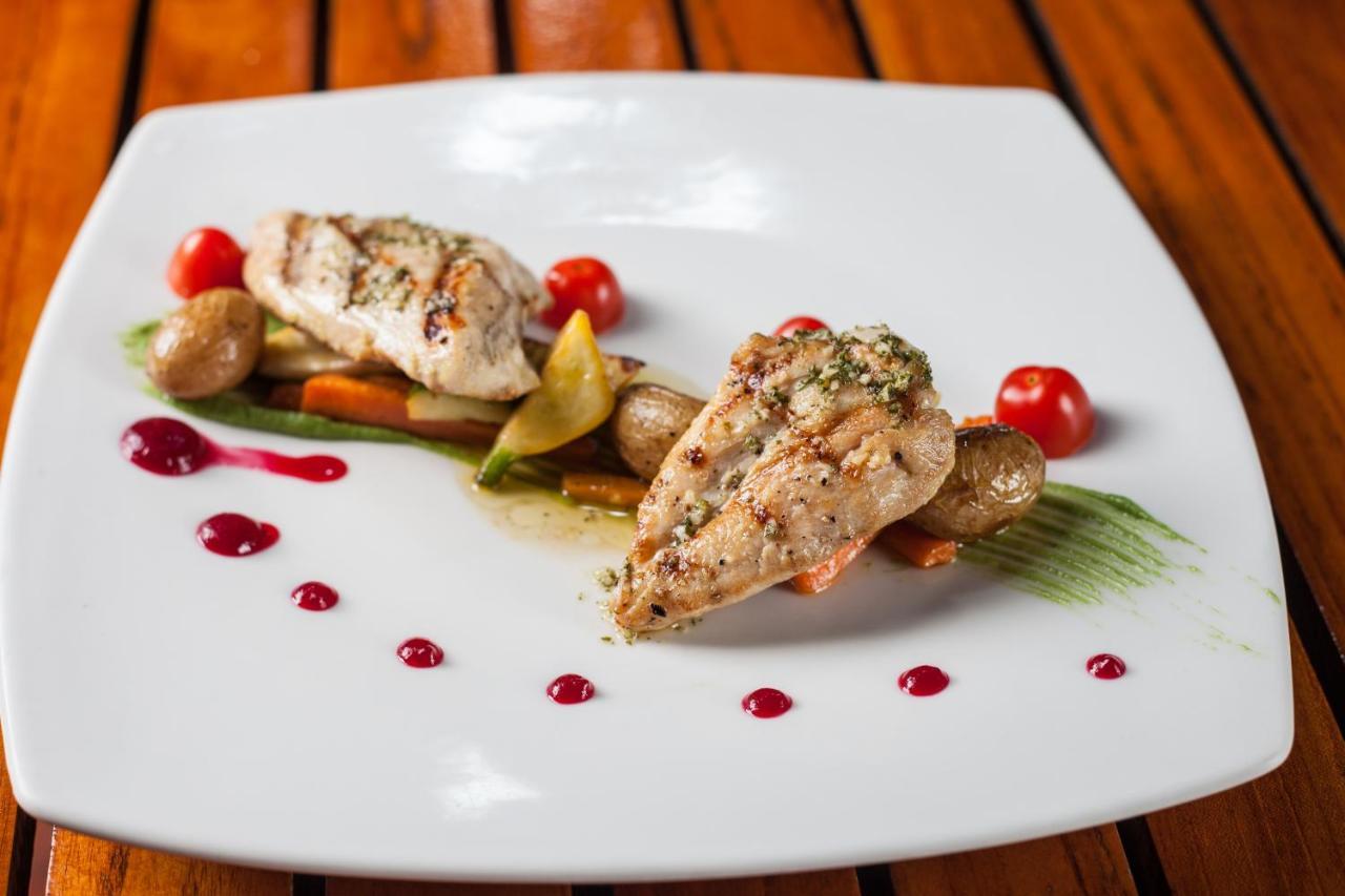Cafe De Playa Beach Front Hotel Coco Bagian luar foto