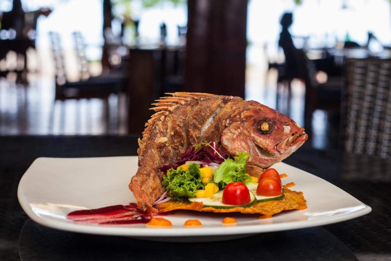 Cafe De Playa Beach Front Hotel Coco Bagian luar foto